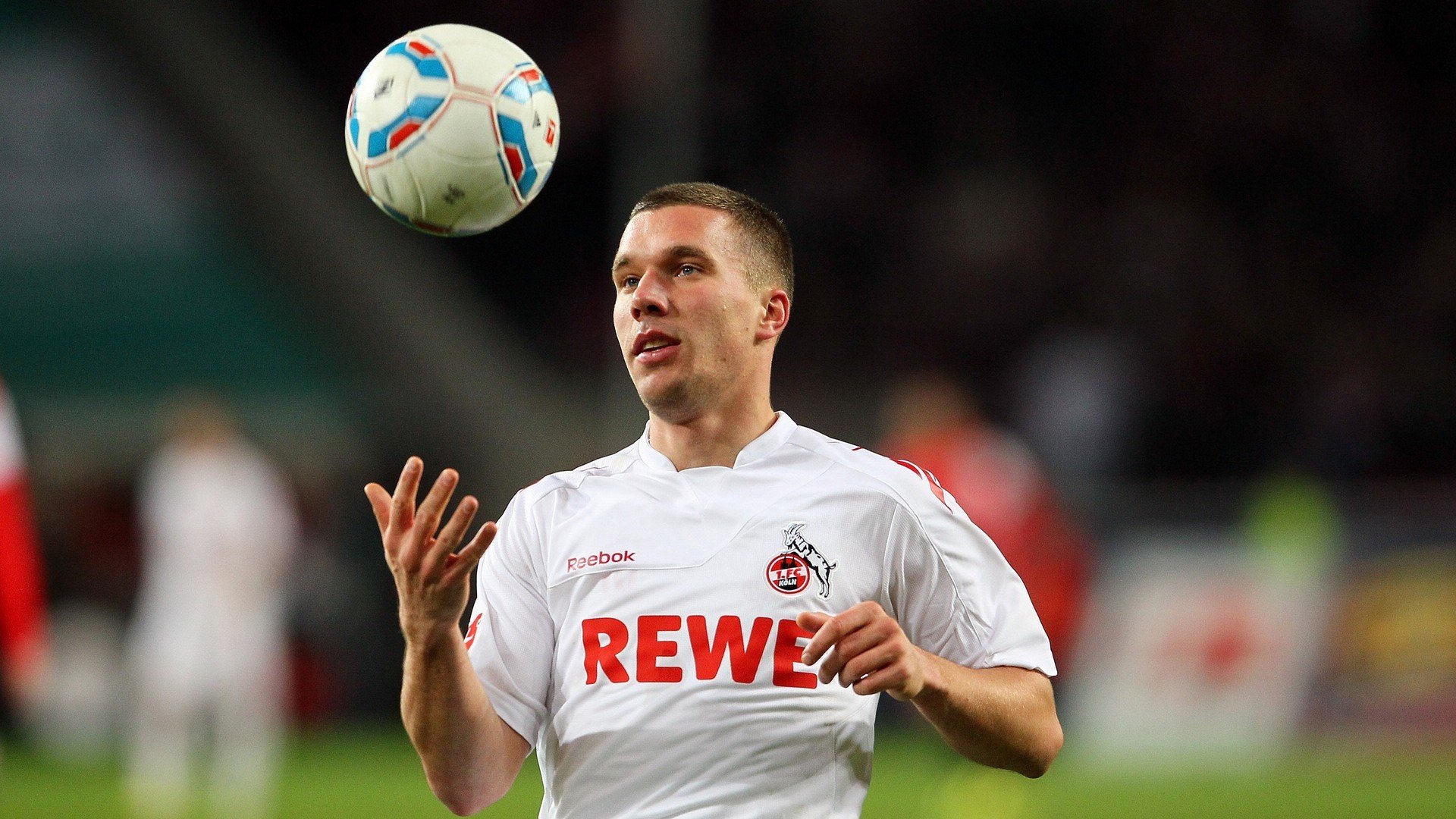 孙兴慜化身希腊战神，热刺关键战碾碎摩纳哥防线